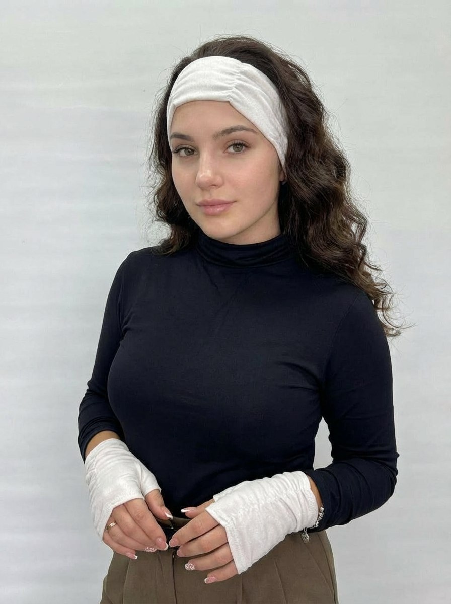 Комплект Перчатки и повязка на голову в замшевом мешочке цвет молочный